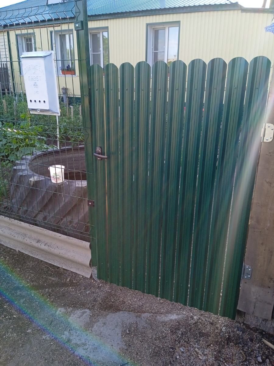 Калитка из штакетника ЭКО-М RAL6005/6005 Зеленый Мох двусторонний в Нальчике