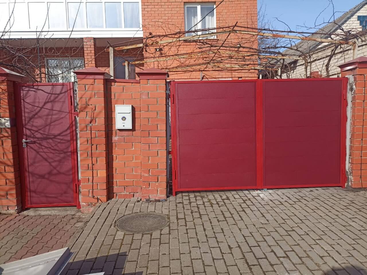 Ворота и калитка из металлопланкена 4м RAL3005 Красное Вино, Стальной Бархат в Нальчике