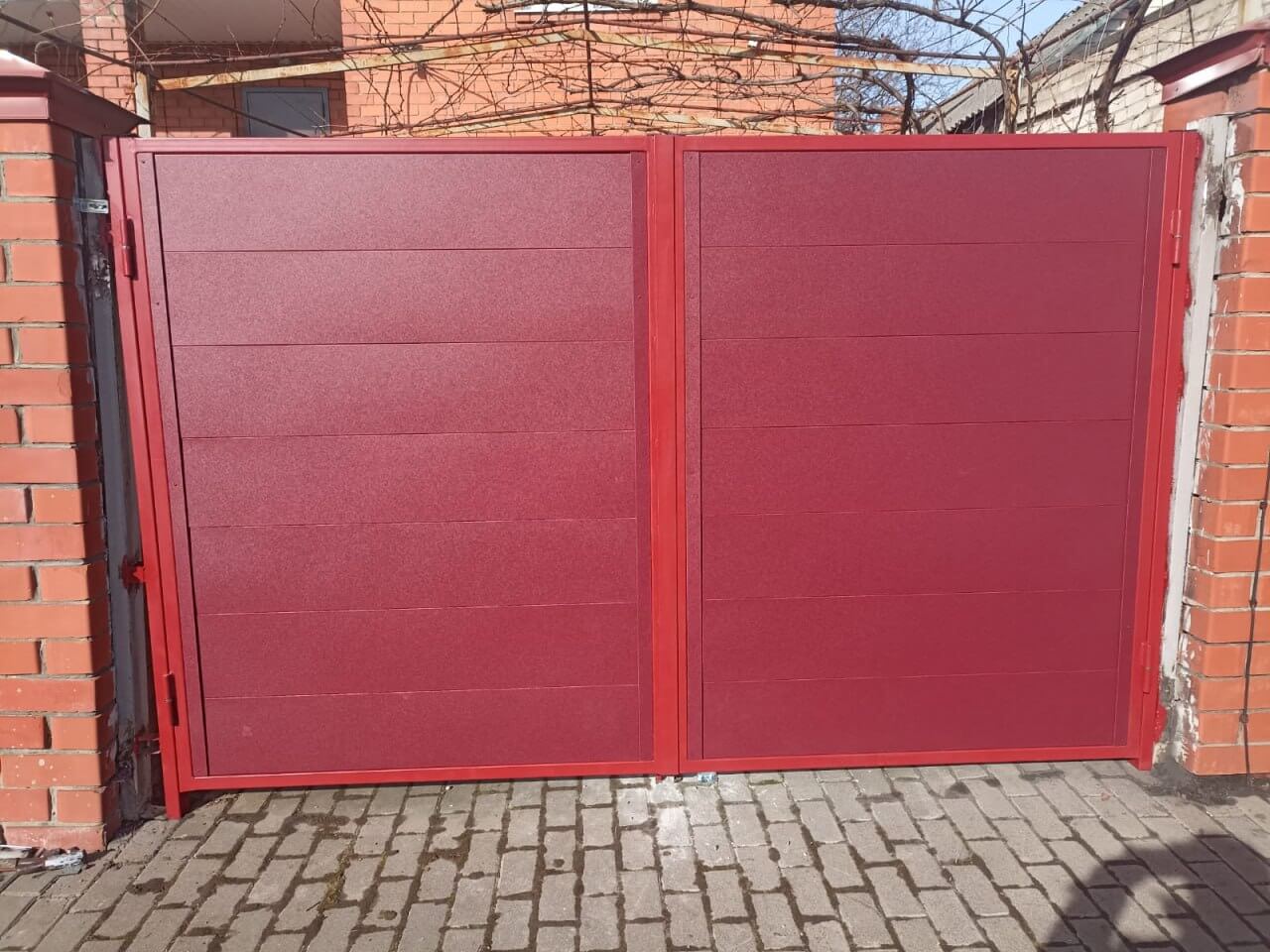 Ворота и калитка из металлопланкена 4м RAL3005 Красное Вино, Стальной Бархат фото 1 в Нальчике