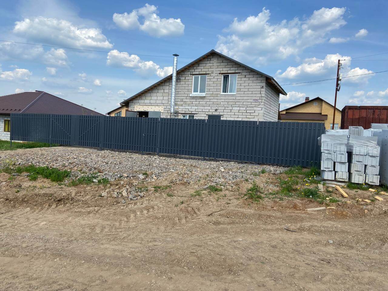 Забор из евроштакетника 16м RAL7024 Серый Графит фото 6 в Нальчике