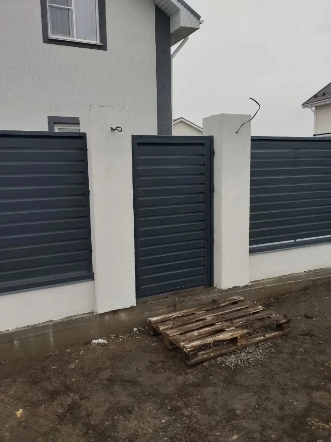 Забор-жалюзи из ламелей Хай-Тек 12м RAL7024 Серый Графит МАТТЕ фото 1 в Нальчике